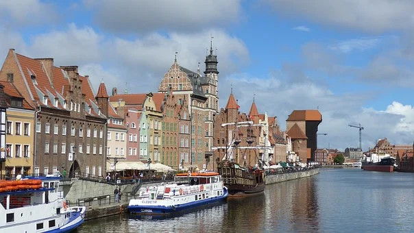 Motława River and the Crane — Gdańsk near Bar Turystyczny